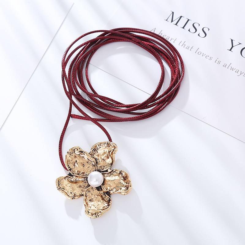 Alloy, Copper Material Exaggerated Heart Shape Alloy Copper Choker Wholesale