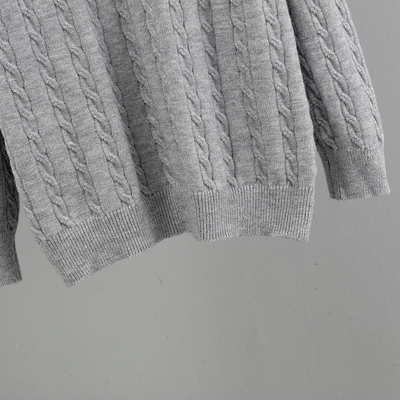 Ensemble pull en maille torsadée épaisse à demi-zip et pantalon large pour femme, collection automne-hiver. Deux pièces de haute qualité, coupe ample._voghion.com