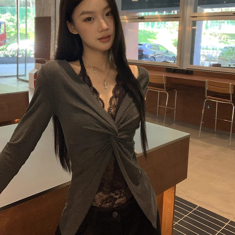 Lace Twist V-Neck Long-Sleeved T-Shirt Sexy Elegant Autum New Slim Sexy Bottoming Long-Sleeved Top Fake Two Pieces Lace Twist V-Neck Long-Sleeved T-Shirt Sexy Elegant Autum New Slim Sexy Bottoming Long-Sleeved Top Fake Two Pieces