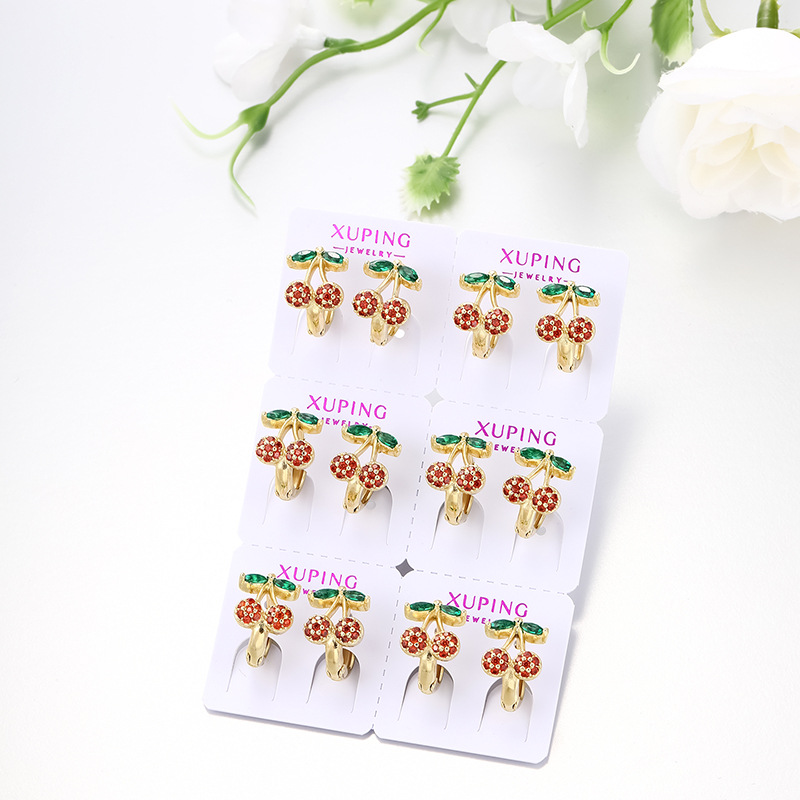 Xuping Europa y los Estados Unidos de moda transfronteriza lujosa ligera cereza orejas de cobre aleación de nicho orejas de frutas series joyas al por mayor mujeres