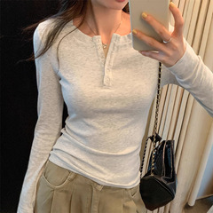 白花灰正肩排扣打底衫女秋半开领修身甜辣内搭上衣简约长袖T恤