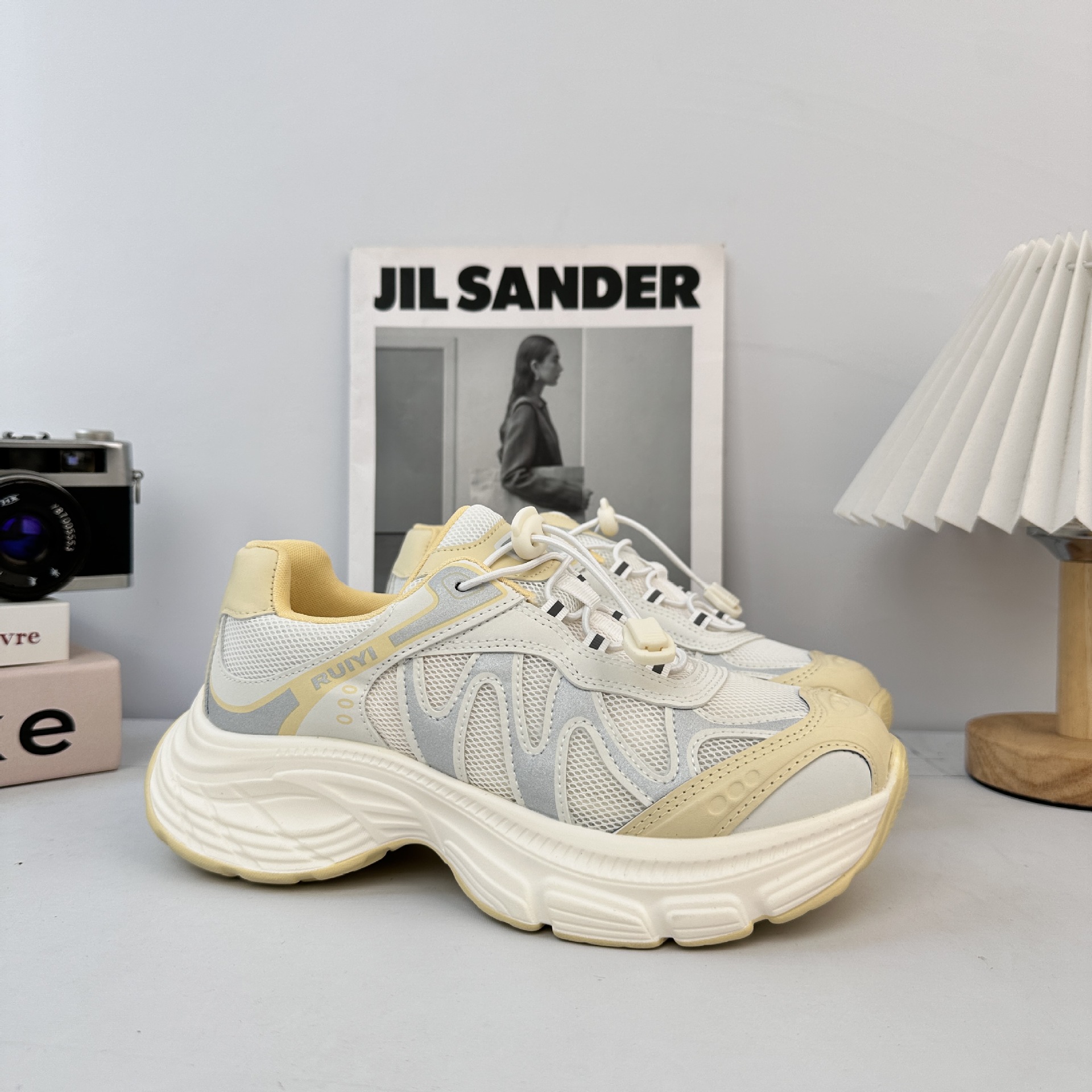 Papá zapatos de malla de mujer ventilada 2025 verano nuevo explosión zapatos de altura de suela gruesa diseño de moda zapatos deportivos skate