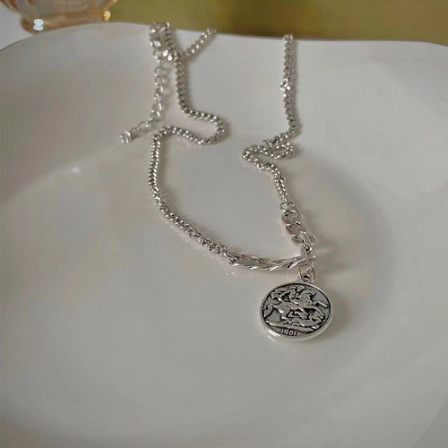 Women's Hoodie Necklace, Ins-Like Minimalist Luxury, Unique Trendy Cool, Coin-Shaped Rustic Pendant, Simple and Versatile Sweater Chain
