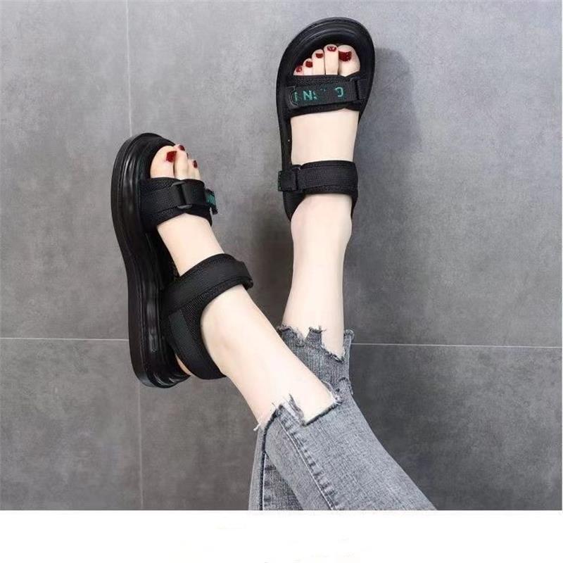 Sandalias deportivas para mujeres 2026 verano nuevo tipo explosivo muffin zapatos de suela gruesa zapatos de playa rojos de estudiantes