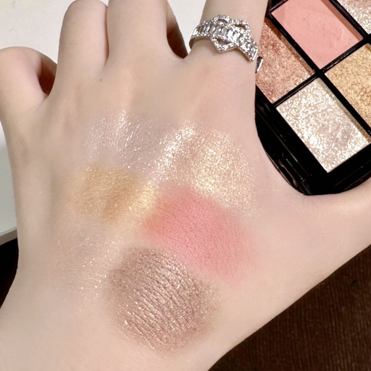 Série exclusive ErshiQI Dry Landscape, fard à paupières intégré à flash fin haute luminosité, réparation spéciale du visage Ins_voghion.com