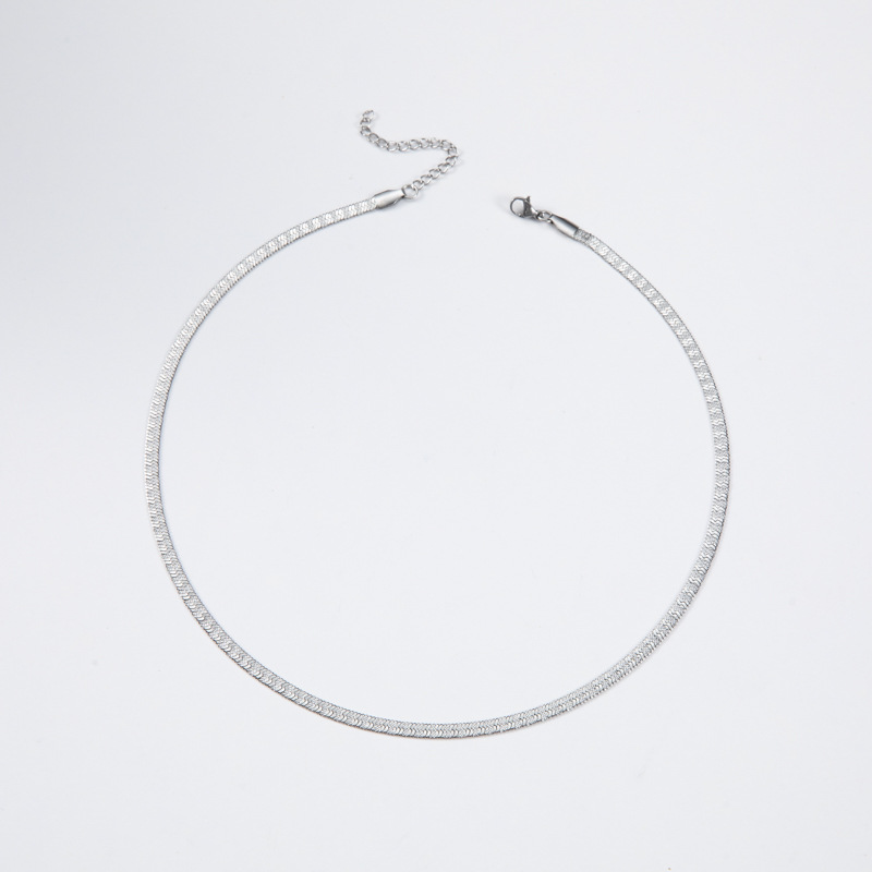 New fashionable stainless steel embossed blade chain with a minimalist and versatile collarbone necklace_voghion.com