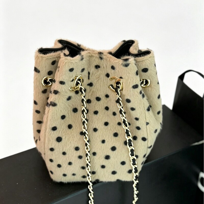 26a new mini polka dot horsehair leopard print beige CC drawstring bucket bag, fashionable and versatile chain shoulder crossbody bag 26a new mini polka dot horsehair leopard print beige CC drawstring bucket bag, fashionable and versatile chain shoulder crossbody bag