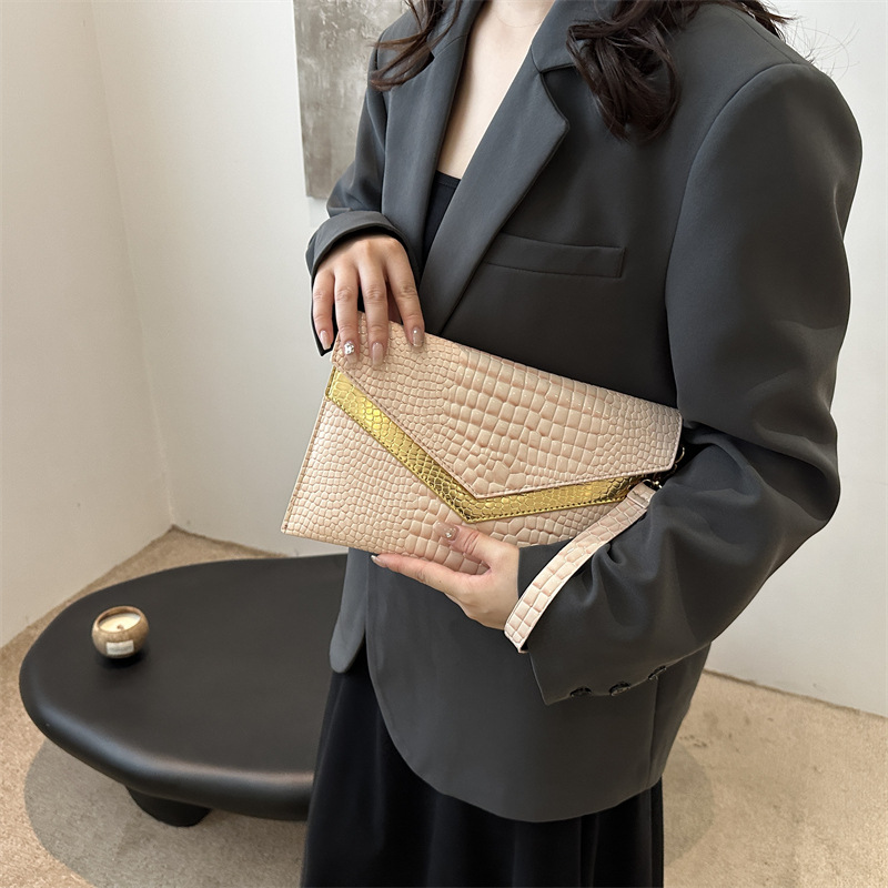 Bolso de mano sobre 2024 otoño nuevo estilo personalidad coreana moda femenina de moda temperamento casual todo-fósforo banquete pequeño bolso