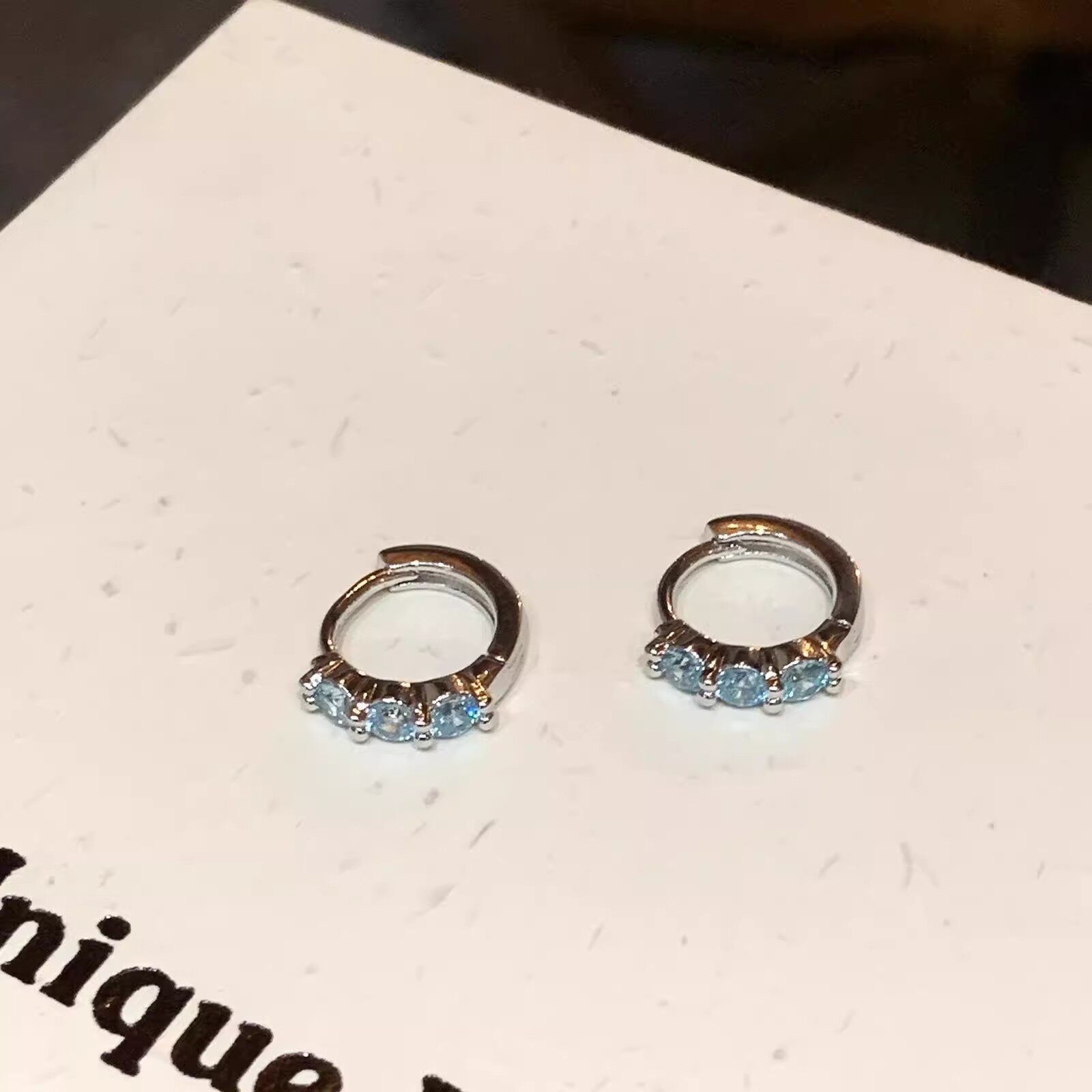 Blue three zirconium earrings