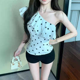法式荷叶边波点斜肩无袖背心女装夏季修身设计感辣妹chic外穿上衣
