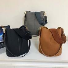 简约休闲水桶包女2025新款复古欧美风斜挎包时尚韩版百搭单肩包