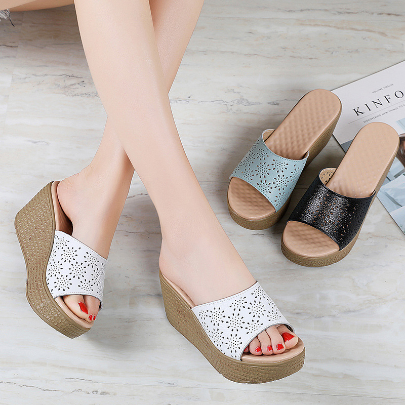 어머니 슬리퍼 슬리퍼 여름용 슬리퍼 새로운 미끄럼 방지 부드러운 바닥 웨지 힐 두꺼운 바닥 캐주얼 중년 여성 샌들