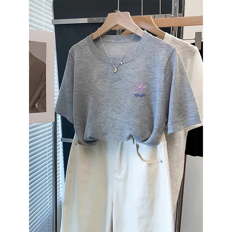 Gray (purple side letter flower style)
