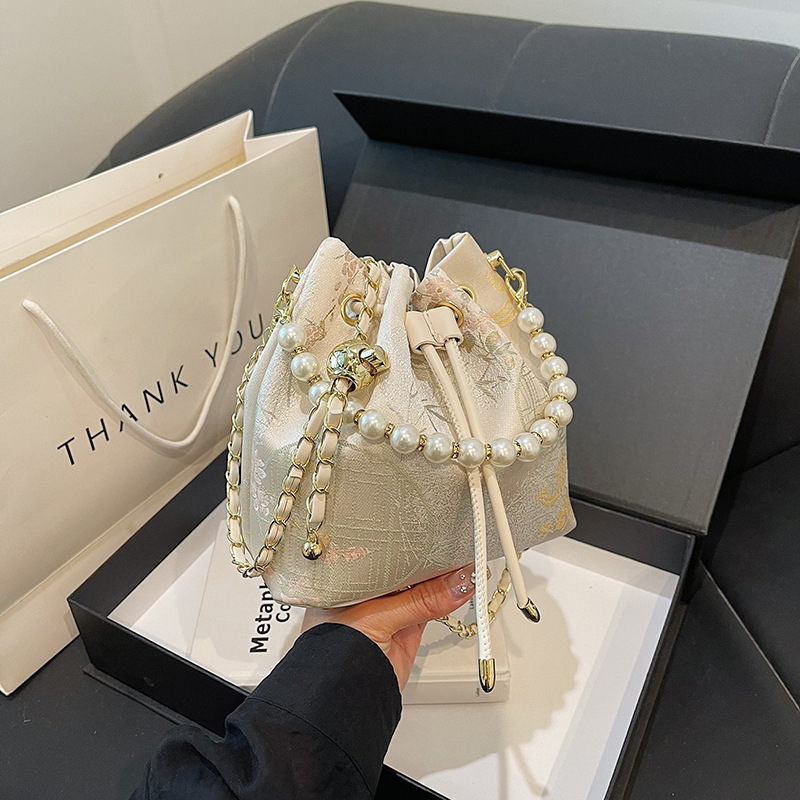 New Chinese-style embroidery water bucket small Shalimar-style pearl chain country-style handbag for Chinese dress cross-border Southeast Asia single shoulder crossbody bag