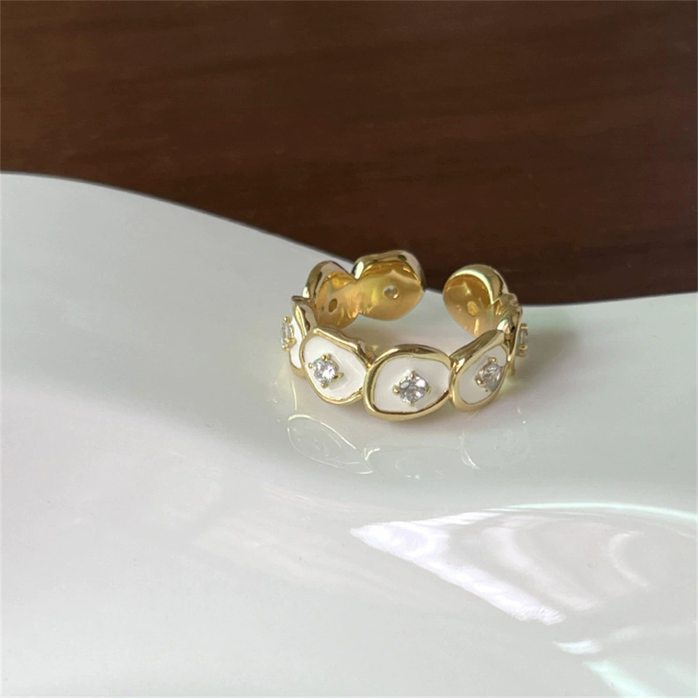 Кольцо, эмалированное маленькое изображение бабочки, западный стиль, золотистый оттенок, деликатный размер