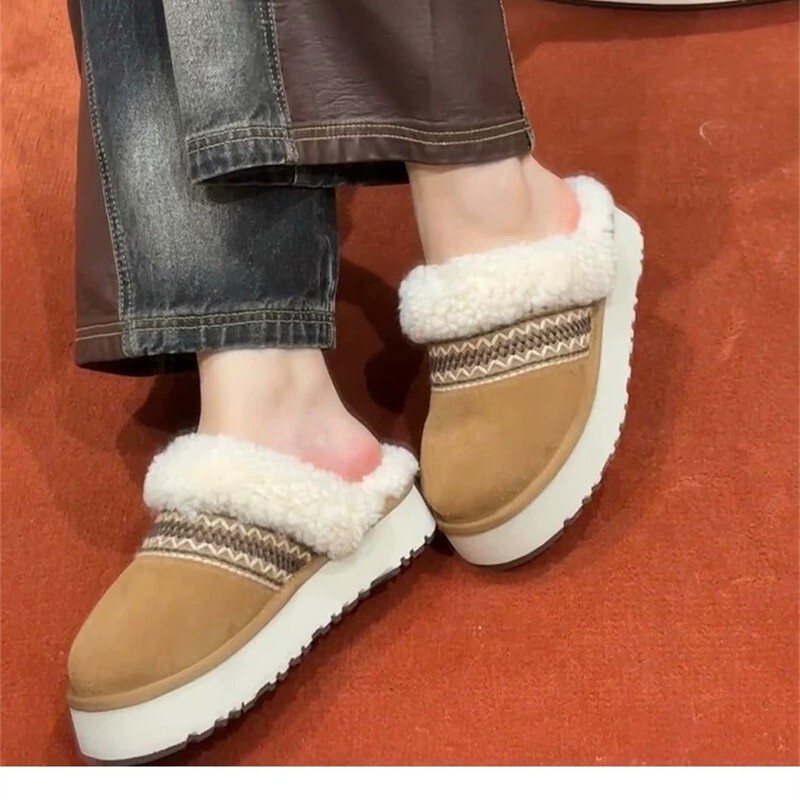 New Style Thick-Soled Slippers for Women, Made of Sheepskin and Fur, Height-Increasing Shoes, Genuine Leather, Thickened Outdoor Embroidered Woven Snow Boots New Style Thick-Soled Slippers for Women, Made of Sheepskin and Fur, Height-Increasing Shoes, Genuine Leather, Thickened Outdoor Embroidered Woven Snow Boots