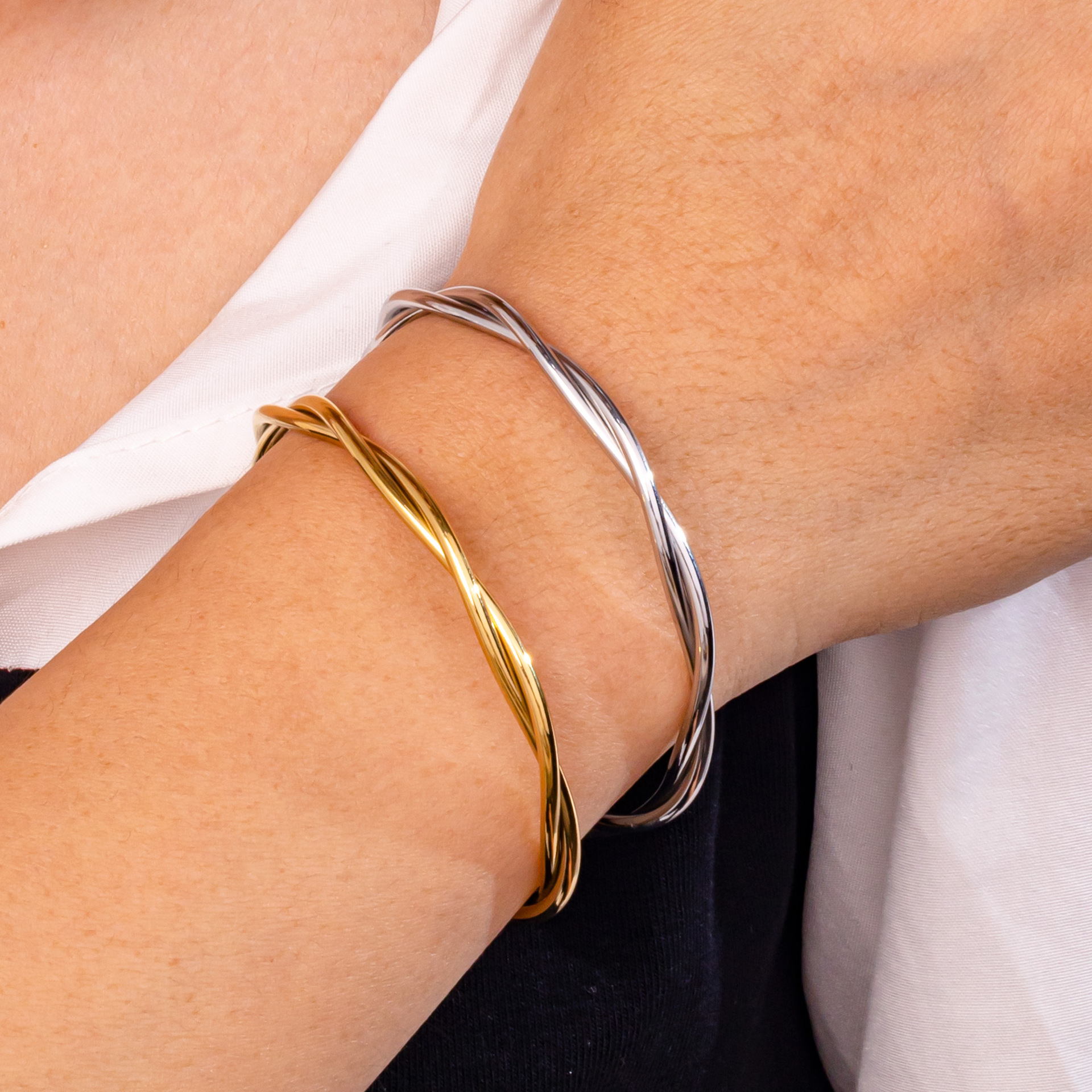 Stainless Steel Open C Shaped Bracelet Gold Plated Unique Design Elegant And Sophisticated Jewelry Accessory_voghion.com