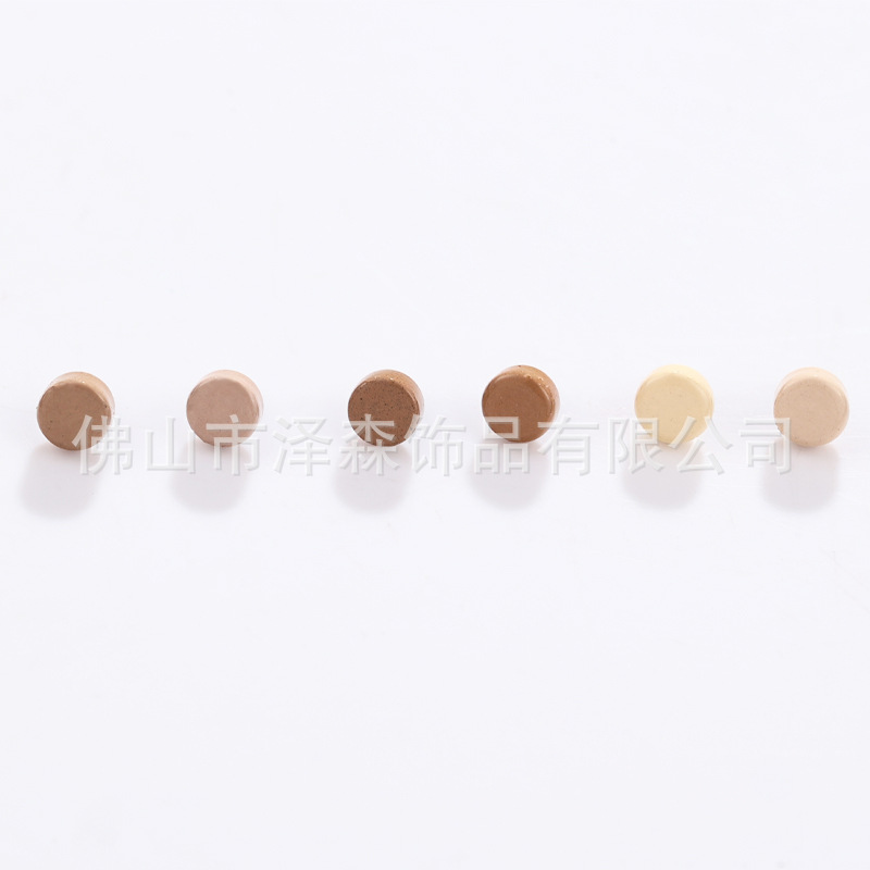 Silver pointed spike labret stud material detail