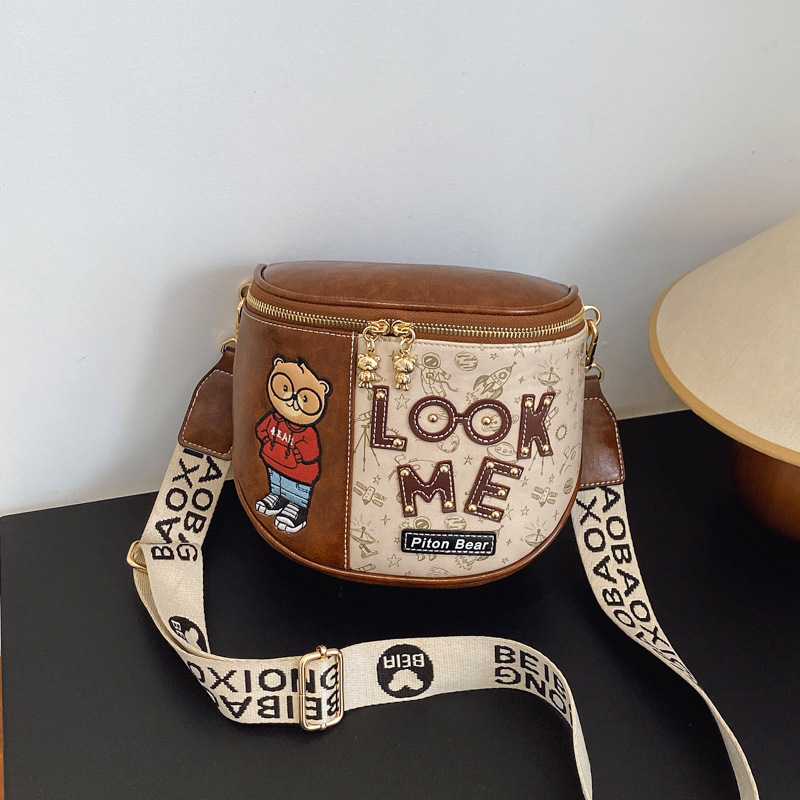 2026 nuevo nicho de diseño sensación de oso bolso de color contraste bolso de teléfono móvil ancho cinturón de hombro bolso de hombro de hombro bolso de silla de mujer