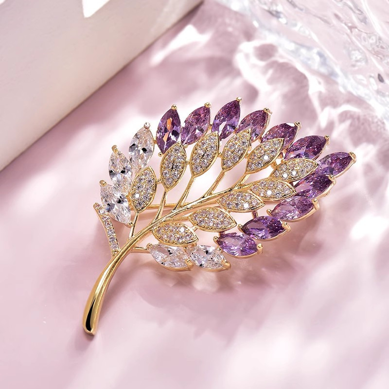 Luxe ahornblad broche met amethist voor dames accessoires_voghion.com