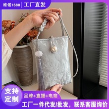 新中式包包女士2024新款国风斜挎包轻便小挎包配旗袍珍珠手机代发