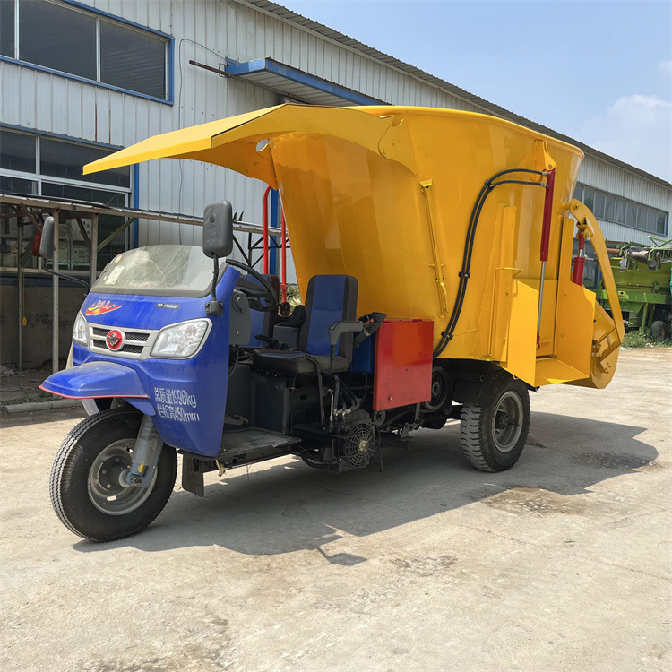 alimentador automático de alimentación de ganado 5 cubo de tres ruedas esparcidor de 25 caballos de fuerza alimentador de alimentación diesel