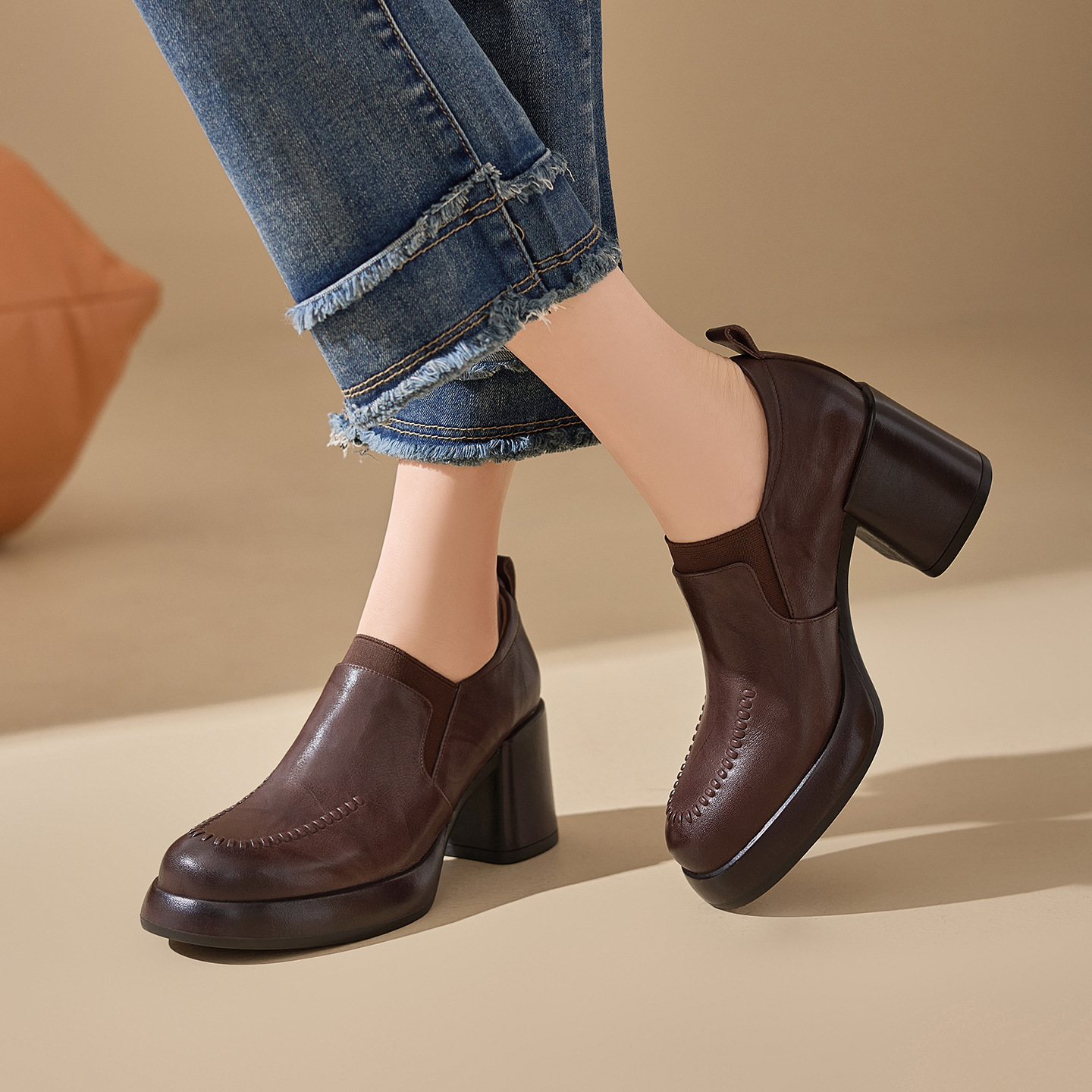 Giày loafer nữ da bò thật đế dày gót vuông 7 cm, miệng sâu, phong cách đơn giản — màu nâu