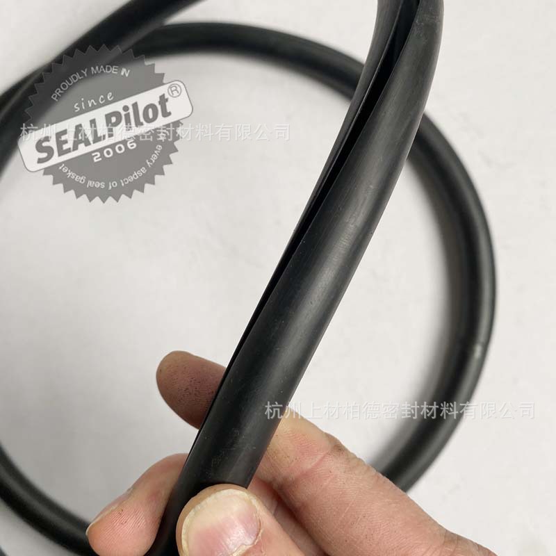 ʵ����Բ����ɫ���Բ�����������͸�ʴ����NBR�ܷ�O��������