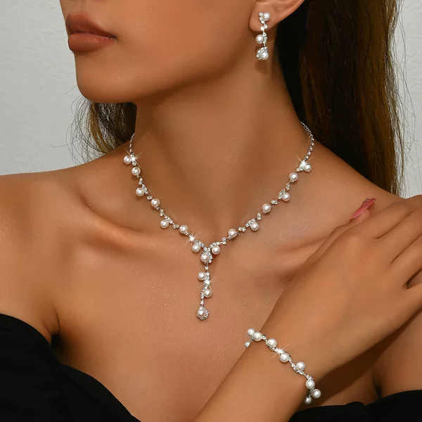 Simple Exquisite Hot-selling Claw Chain Necklace Earrings Bracelet suit Three-piece Set Pearl Clavicle Chain Dinner Dress Accessories