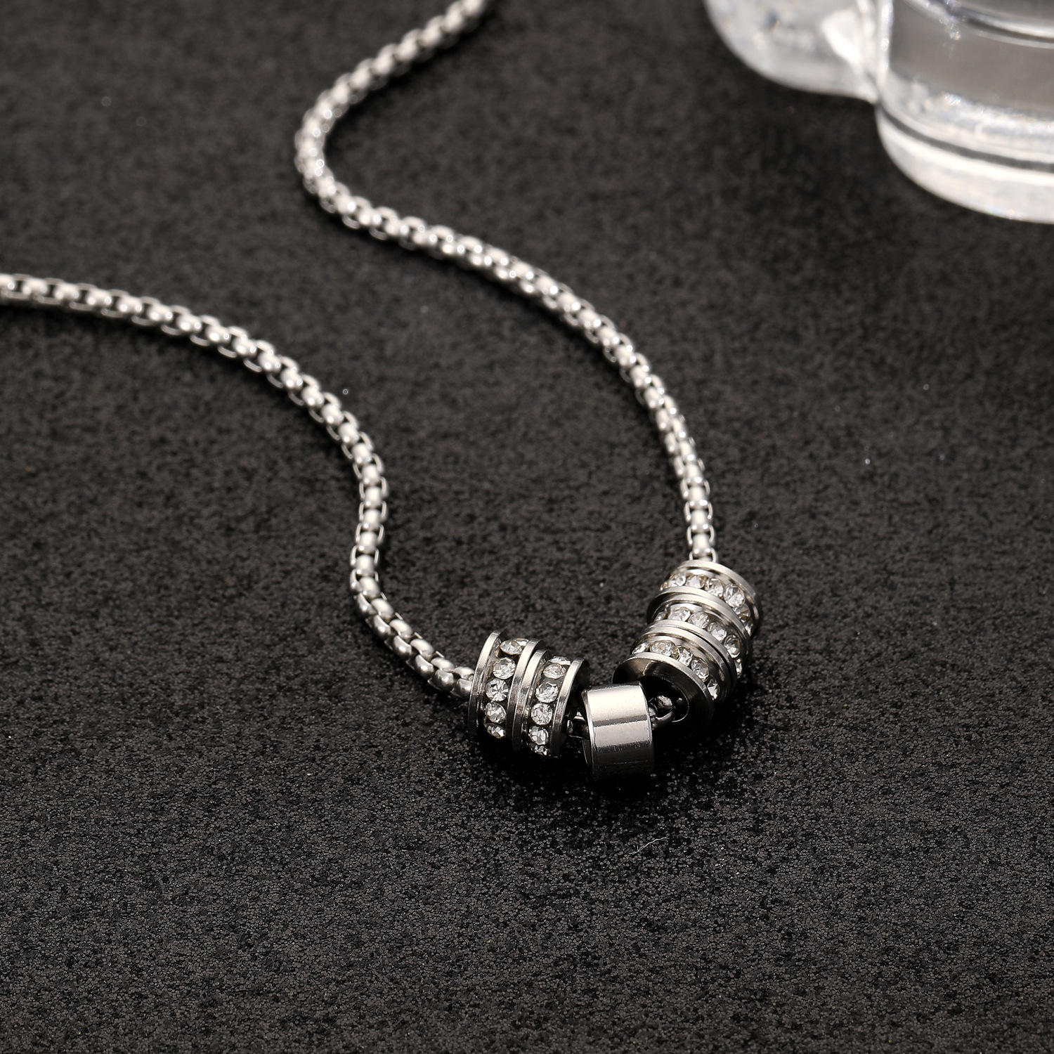 Sparkling Diamond Titanium Steel Round Pendant Necklace For Men, Light Luxury Niche Design, Fashionable Versatile Unisex_voghion.com