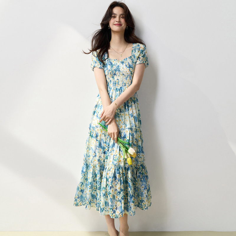 Summer New Style Tea Break French-Style Blue Daisy Floral Dress with Square Collar, Puff Sleeves, and Waist-Cinching Long Dress 15343
