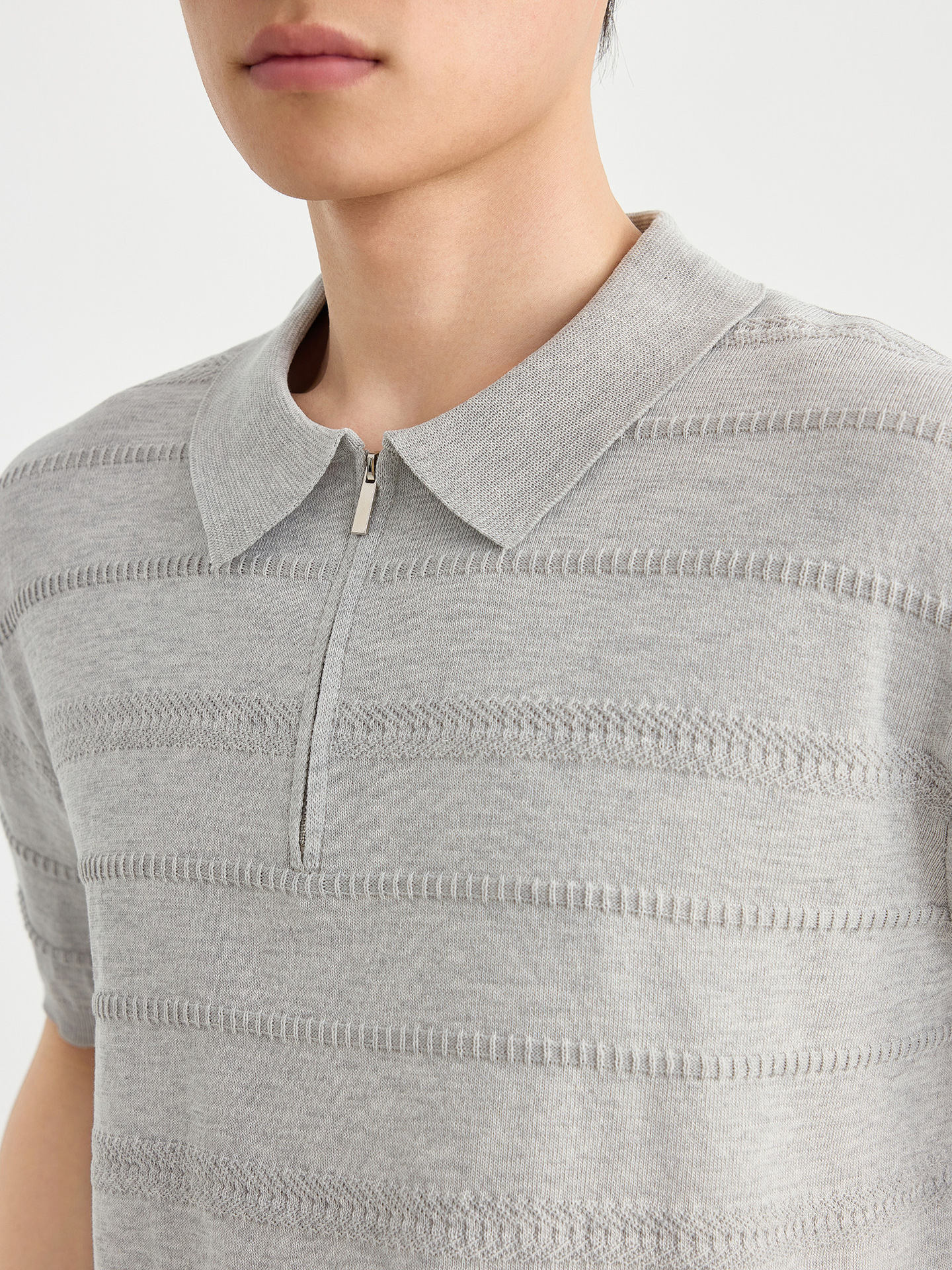 Áo polo nam tay ngắn cổ bẻ phối khóa kéo một nửa, chất liệu dệt kim hoa văn jacquard — đen
