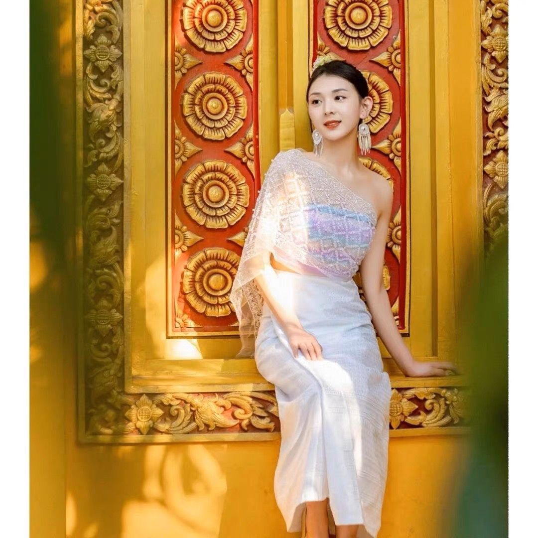 26가지 스타일의 스커트 + 튜브탑 + 숄 + 플루메리아 머리핀