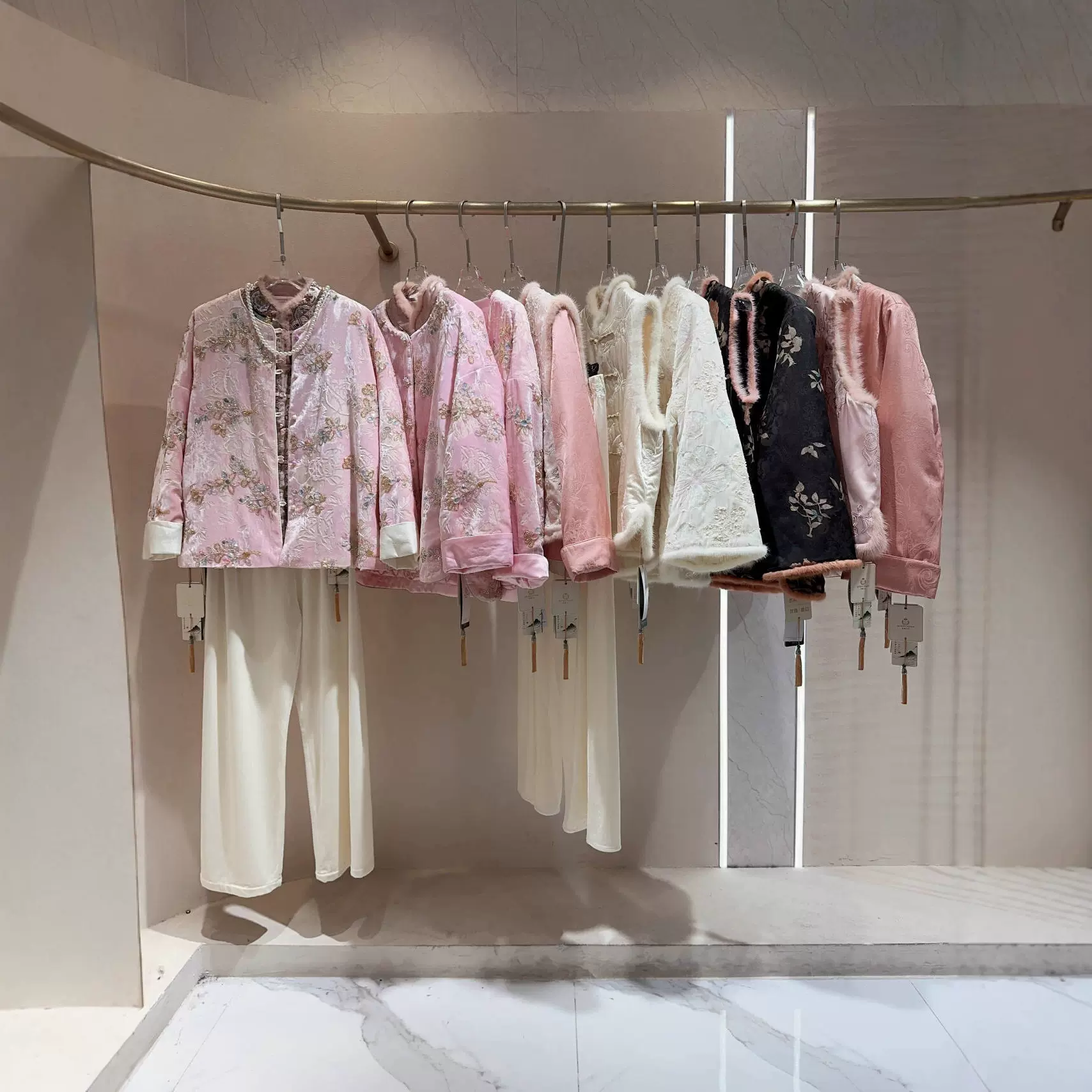 稣姗王妃品牌折扣女装尾款清货衣服撤柜清仓新中式杂款包厂家批发