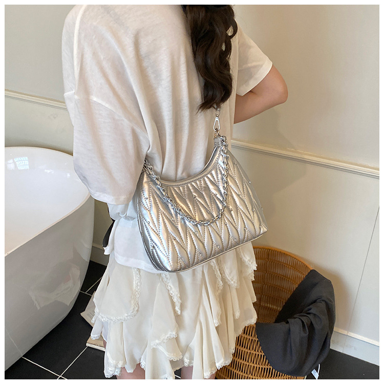 Fashionable diamond-encrusted diamond-shaped chain underarm bag 2025 Summer new style versatile daily commuting crossbody bag for women undefined