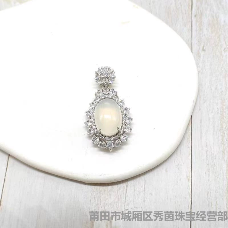 Sunny green agate pendant white jade, ice imitation