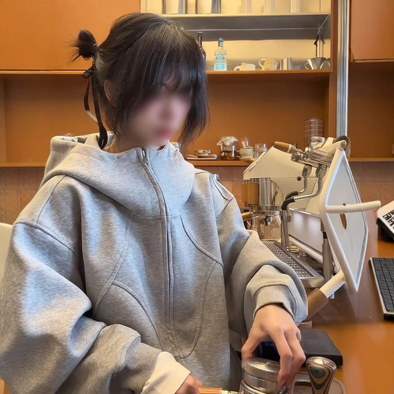 アメリカの重ポンドは帽子付きのコートを作ります。|undefined