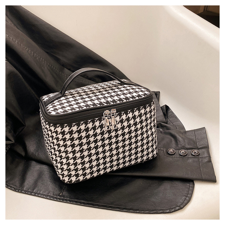 2024 neue Große Kapazität Qianniao Grid Business Reise Make-Up Lagerung Tragbare Hand gehalten Toiletten Tasche_voghion.com
