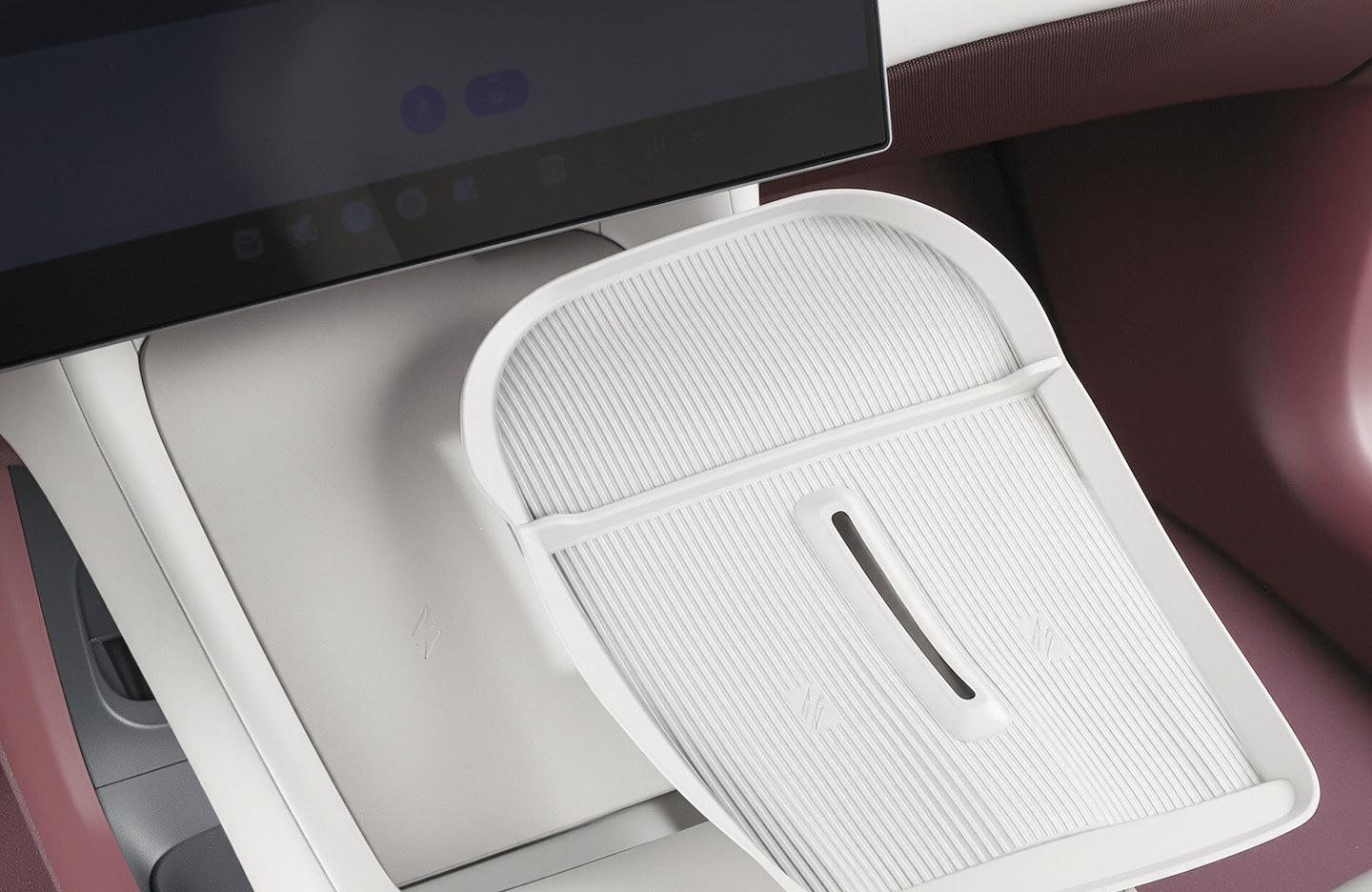 Suitable for Xiaomi YU7 wireless charging dustproof protective pad, silicone non-slip center console gear shift interior modification accessories
