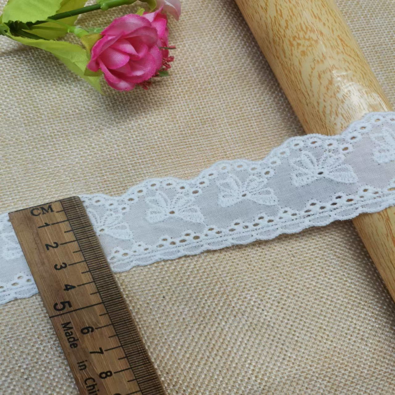 ダブルロックの綿の布のレースの補助材料は透かし彫りの刺繍のレースのファッション的な流行のスカートの服のウェディングドレスの補助材料です。