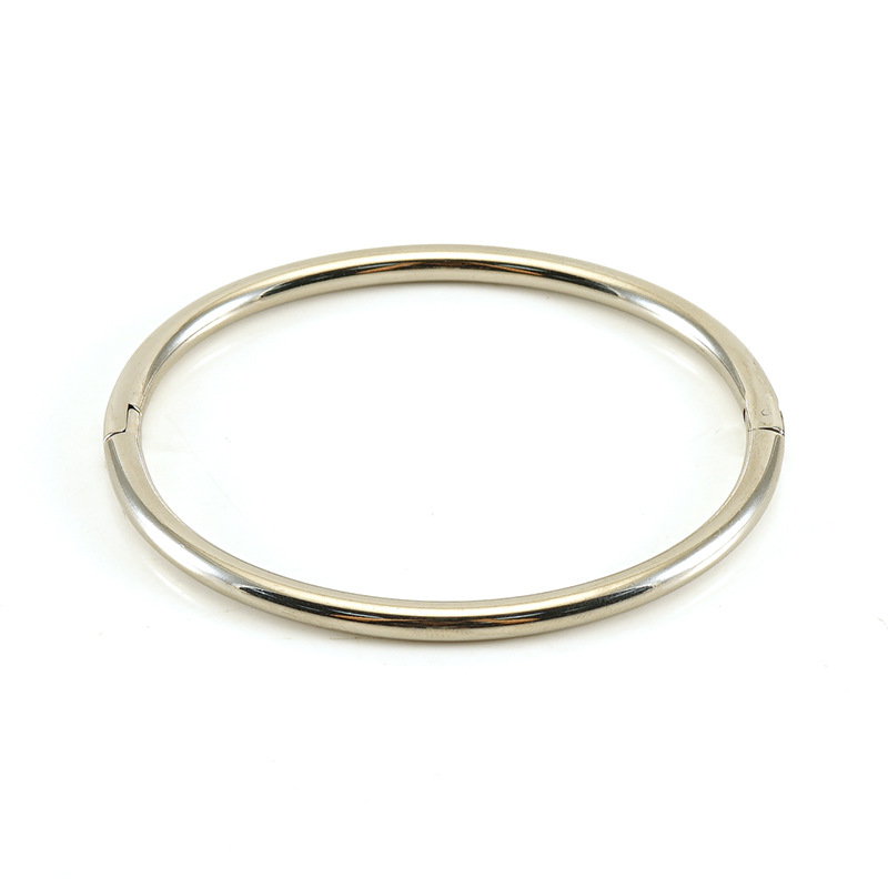 Pulsera de acero de titanio ovalada de oro simple nicho todo partido pulsera de acero inoxidable no se desvanece transfronteriza europea y americana joyería al por mayor