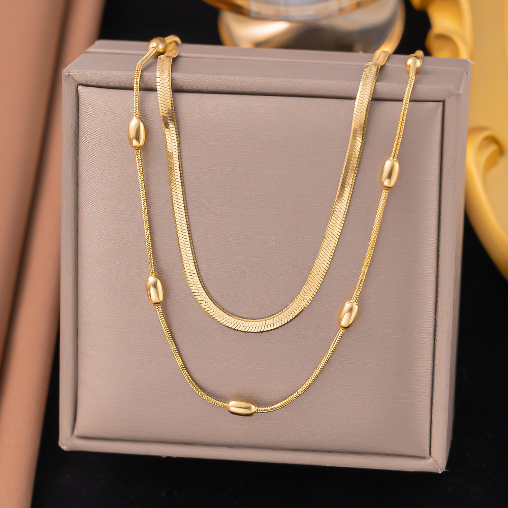 [collar de acero de titanio dorado + acero] collar de amor de nicho con cadena de clavícula avanzada en la moda de lujo ligero femenino