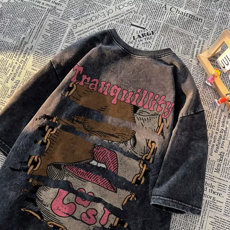 Европейские и американские высокие улицы стирают старые футболки с короткими рукавами