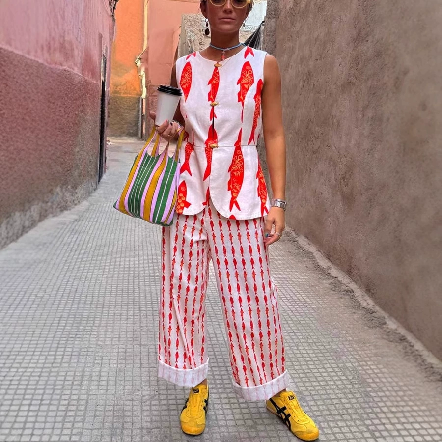 2025 Европейский и американский ранний летний новый костюм оптом: топ с принтом красного карпа на шнуровке + брюки с принтом и широкими штанинами