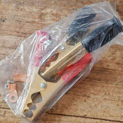 Car on the line of fire Car Battery Jumper Cable Clamps - a-pair-of-15cm-unpackaged-copper-clips