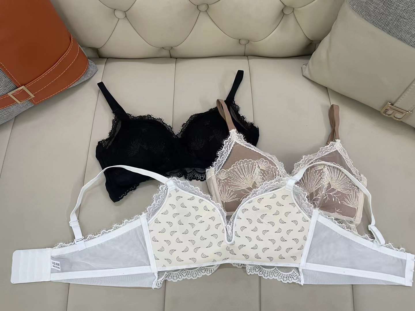 Nuevo sujetador inalámbrico moda encaje jacquard transpirable cómodo clásico tres breasted ropa interior para las mujeres al por mayor
