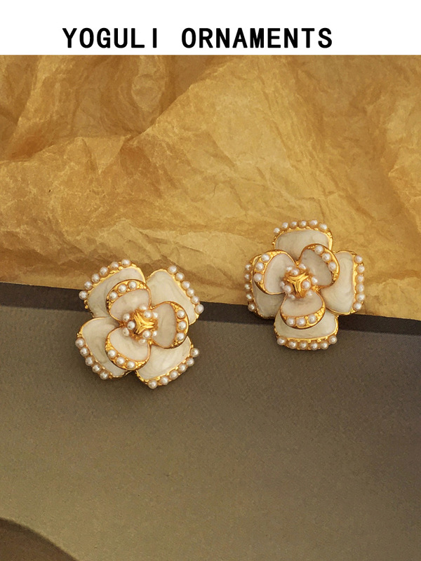 Real gold plated S925 silver needle sweet three-dimensional flower earrings French retro Hepburn wind earrings pearl earrings T490