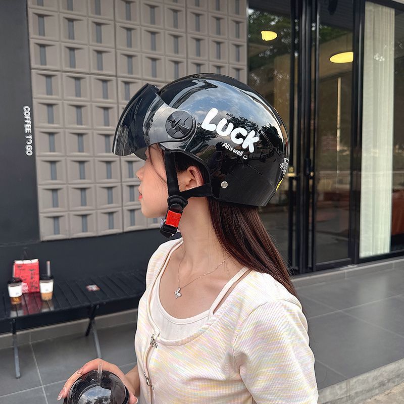 Summer 3C Certified Electric Vehicle Helmet for Men and Women, New National Standard Motorcycle Half Helmet, Breathable Four Seasons Safety Helmet for Couples