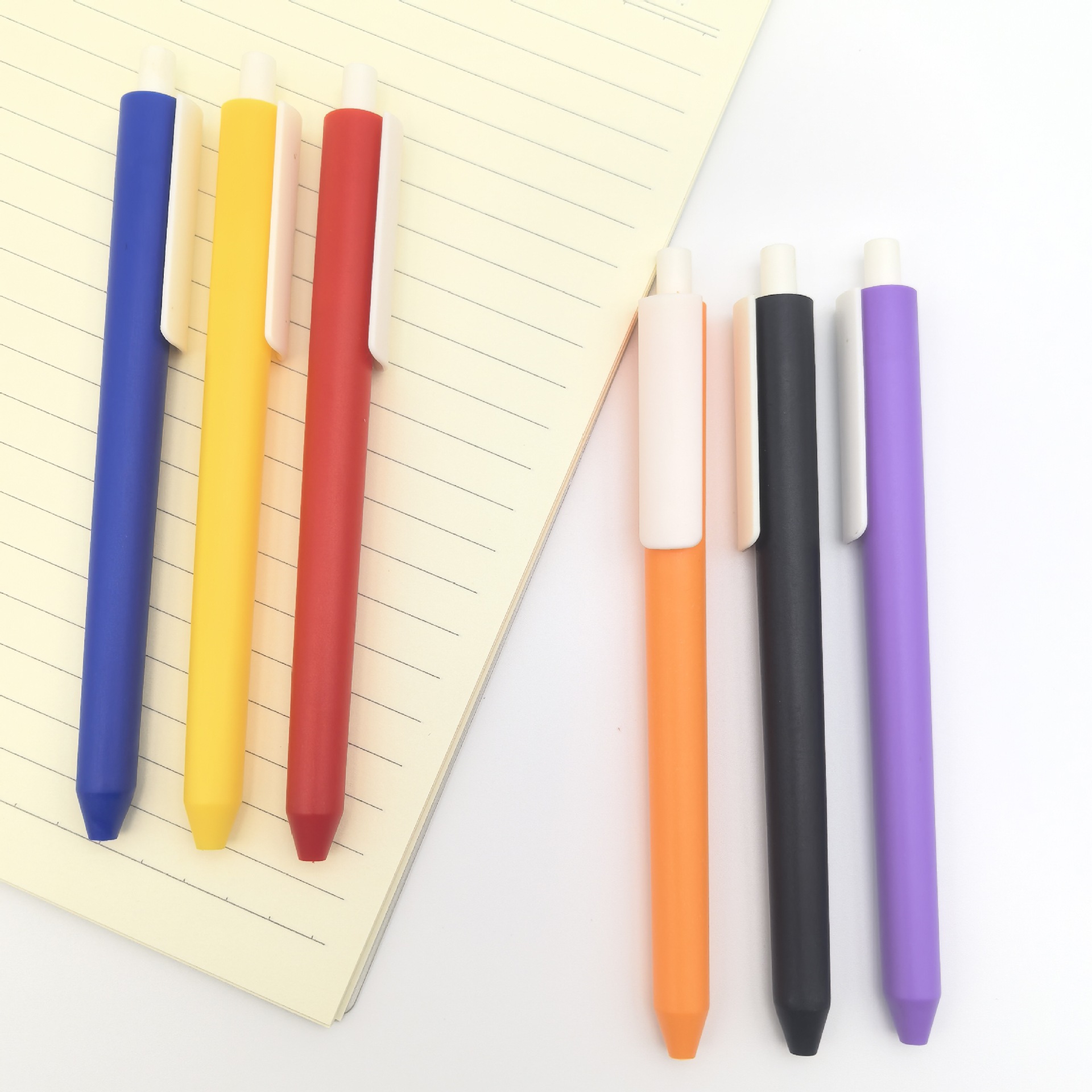 Bolígrafo de bolas de plástico esmerilado de presión directa, bolígrafo ancho de bolígrafo personalizado con logotipo de color caramelo esmerilado de textura publicitaria