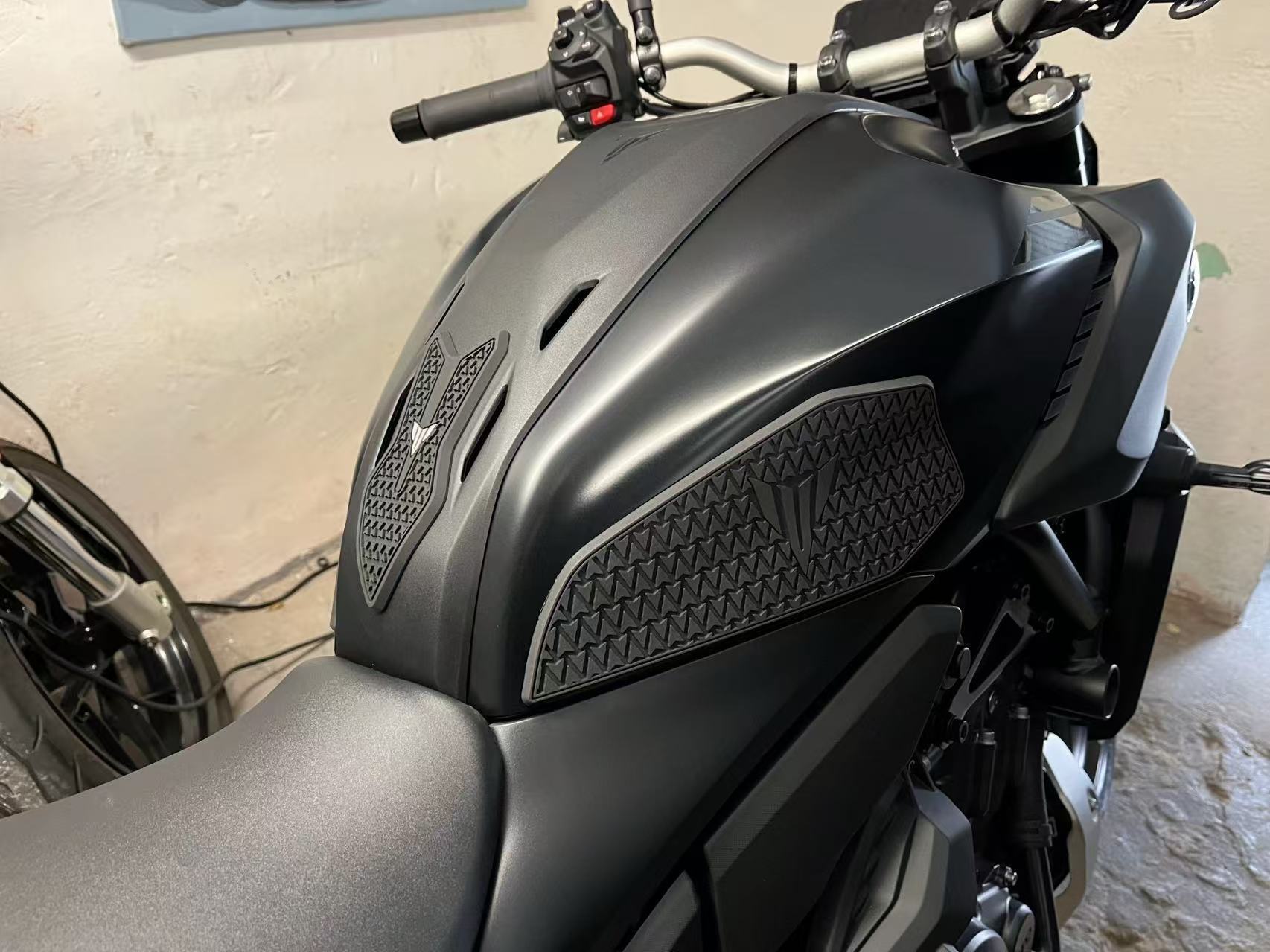 Yamaha Mt07 2025 Motorcycle Accessories Modified Fuel Tank Anti-Slip Pad Anti-Scratch and Anti-Scratch Fuel Tank Pad